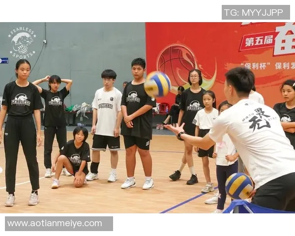 深圳排球队技术揭秘：从基础训练到战术运用的全景分析