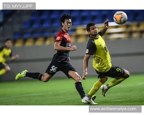 足球明星精彩射门瞬间全景展示与背后故事解析